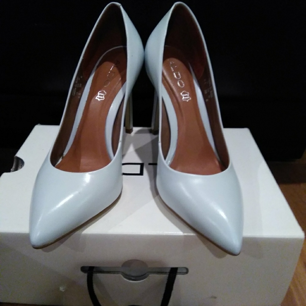 Shoes - Picture 3 of 4